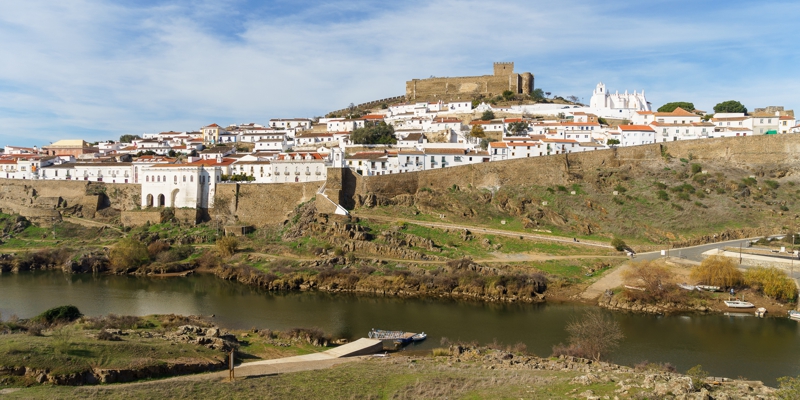 Blick auf Mertola Castelo